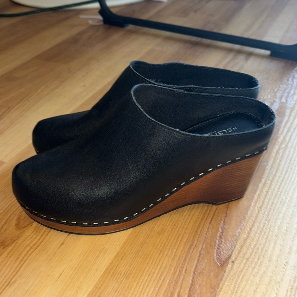 Kelsi Dagger clogs